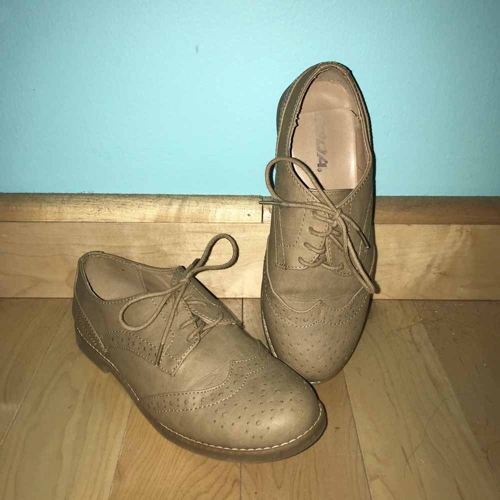 Tan Oxford Sneakers